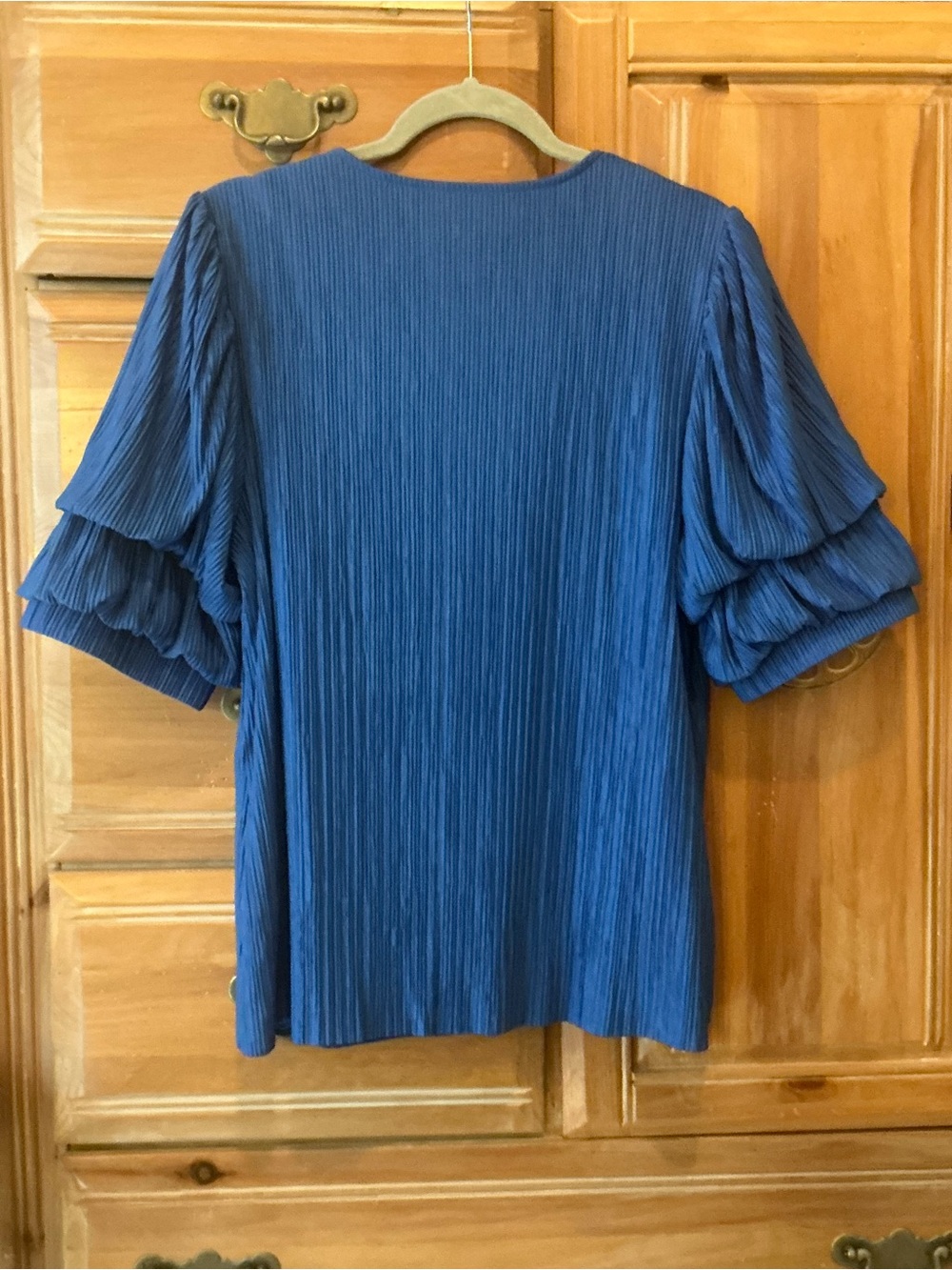NEW with TAGS Chico's Size 2 or Large Blue Pleated V-Neck Tiered Sleeve Blouse - Picture 2 of 8